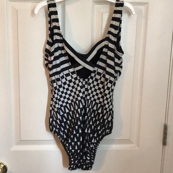 Swim suit - Picture 2 of 3